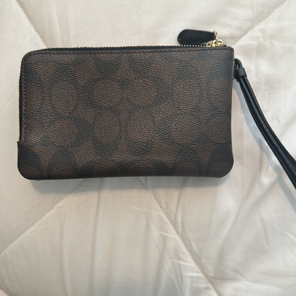 Coach - Picture 2 of 5